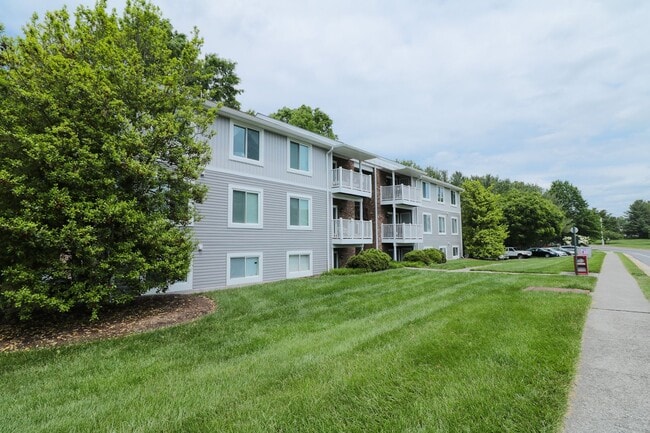 Building Photo - Available for the 2026-2027 lease term. Unit G