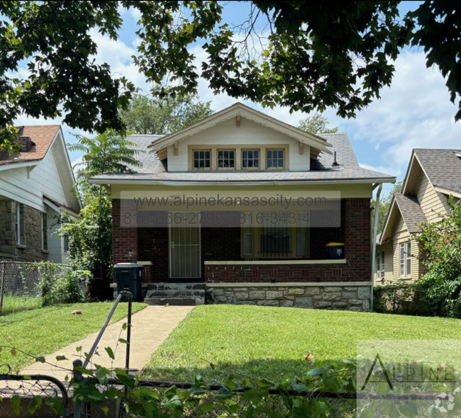 Building Photo - Midtown Bungalow on Fenced Lot Rental