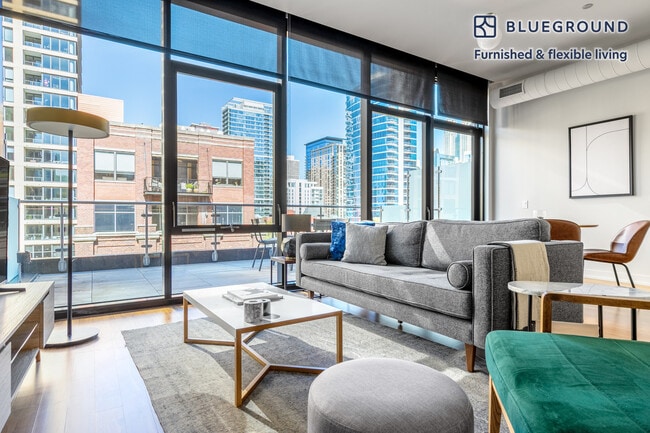 Building Photo - 676 N La Salle Dr Rental