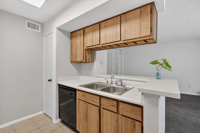 Photo - 2800 Jeanetta St