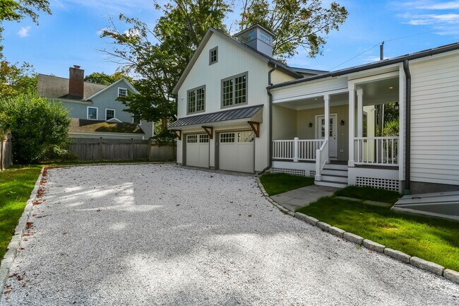 Photo - 134 Rowayton Ave