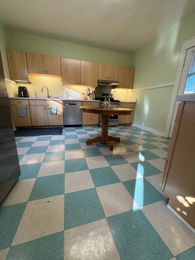 Photo - 409 E 1st St