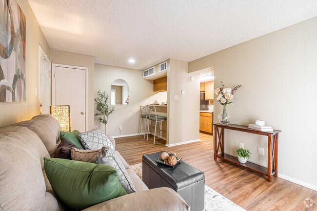 1BR, 1BA - 480SF - Living Room