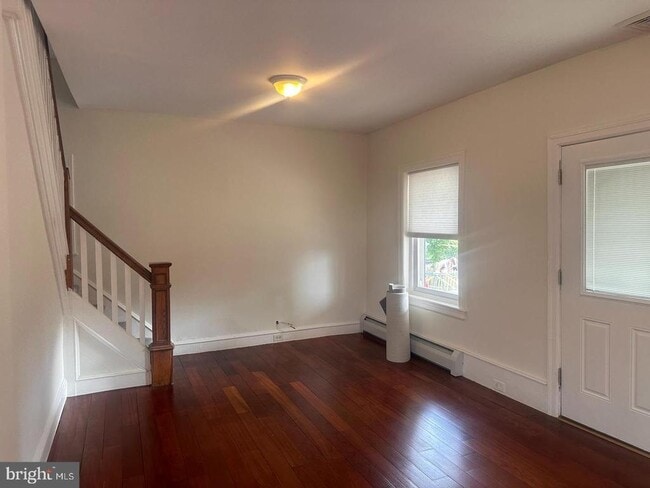 Photo - 229 Iona Ave