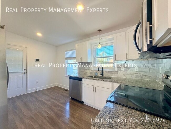 Photo - 903 Michigan St