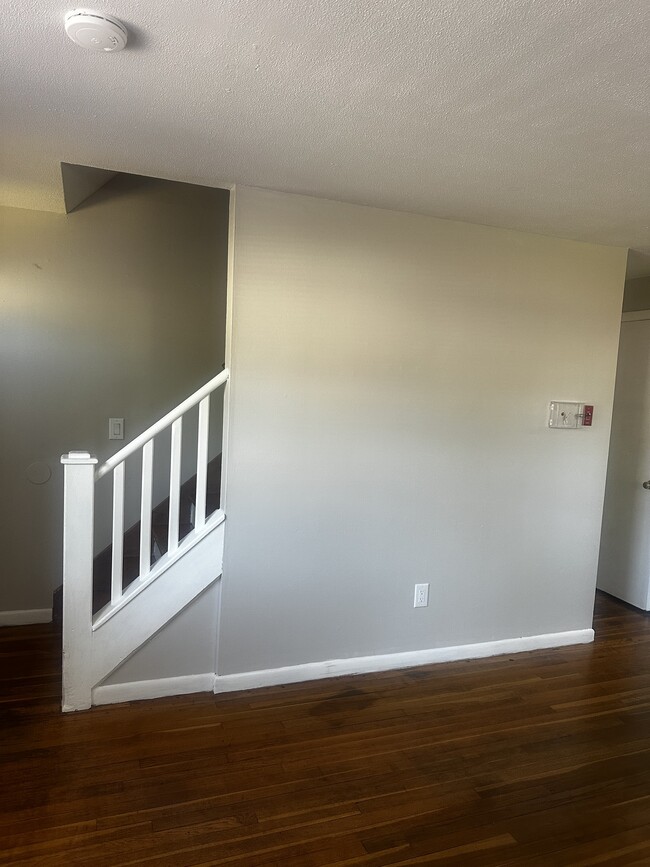Building Photo - 72 Humbert St Unit 72 Humbert Street