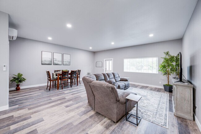 Photo - Windermere LWS Unit Suite 103