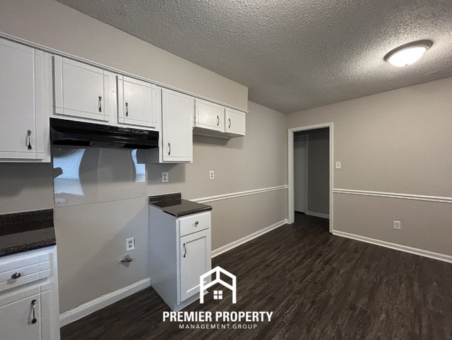 Photo - Charming 3BR/2BA Southaven Cove | Vaulted Ceilings, Fireplace & 2-Car Garage