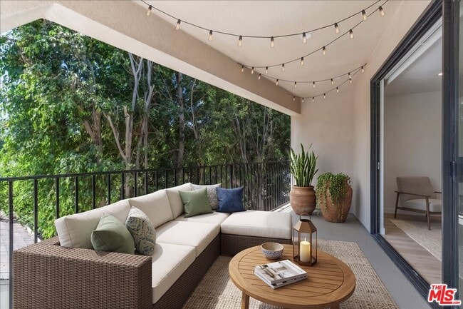 Photo - 6913 Encino Ave Unit 1/2 Upper