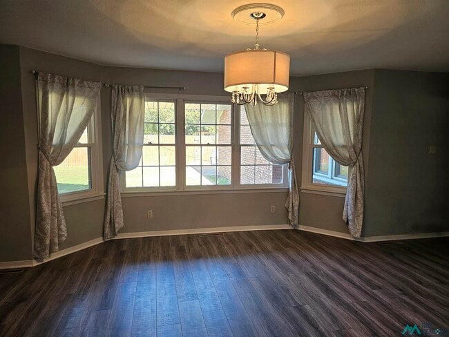 Photo - 1801 Eastridge Dr