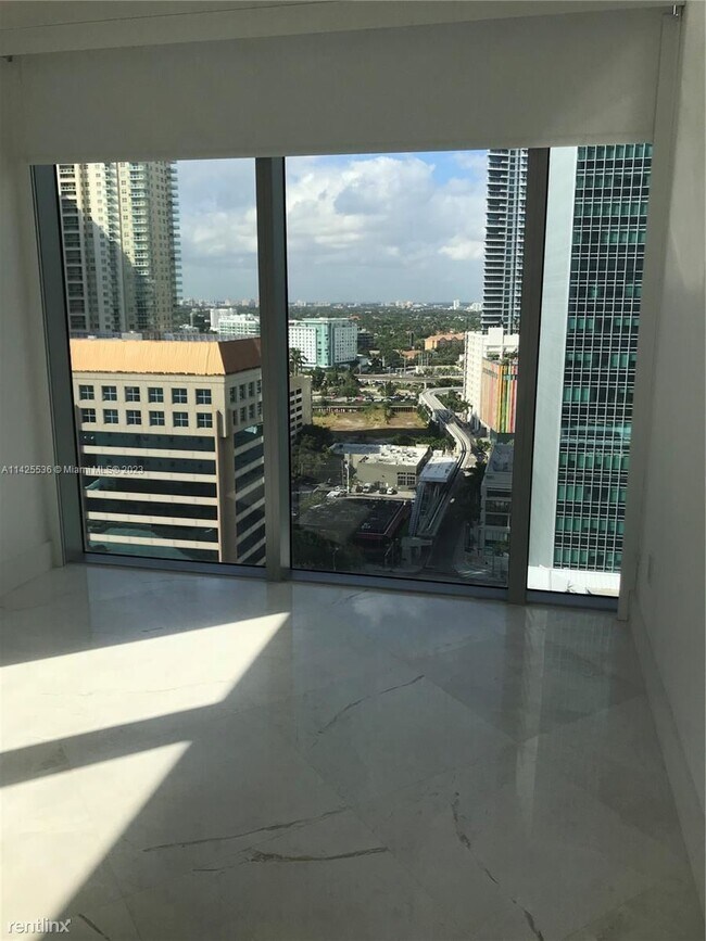 Photo - 2 br, 2 bath Condo - 1300 Brickell Bay Dr
