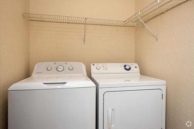 2BR, 1BA - 1,000SF - Parkside Gardens