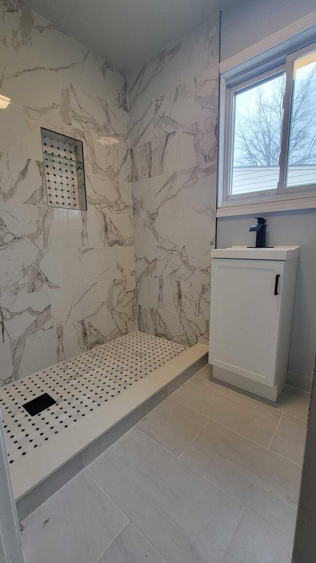 Photo - 655 Robinwood Dr