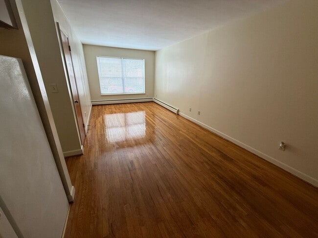 Building Photo - Beautifully-Maintained 1-Bedroom & Centrally Located to Everything You Need! Unit 15B