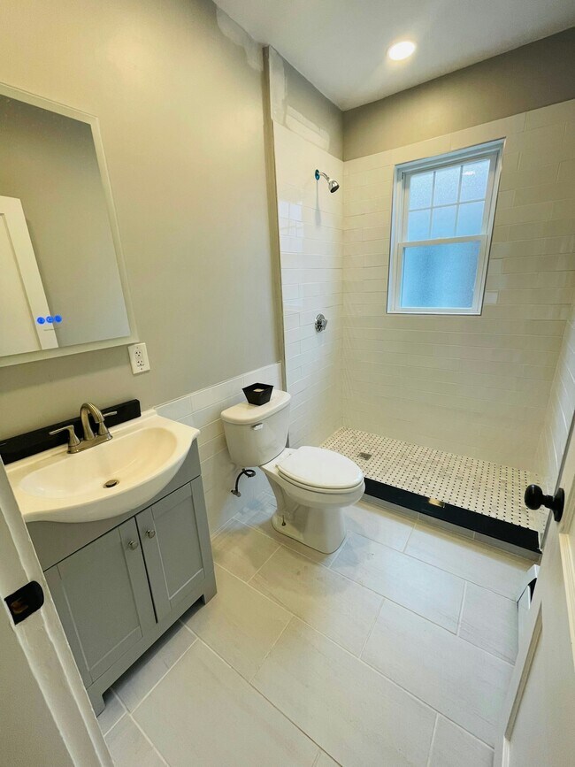 76 Pembroke Ave Unit 2