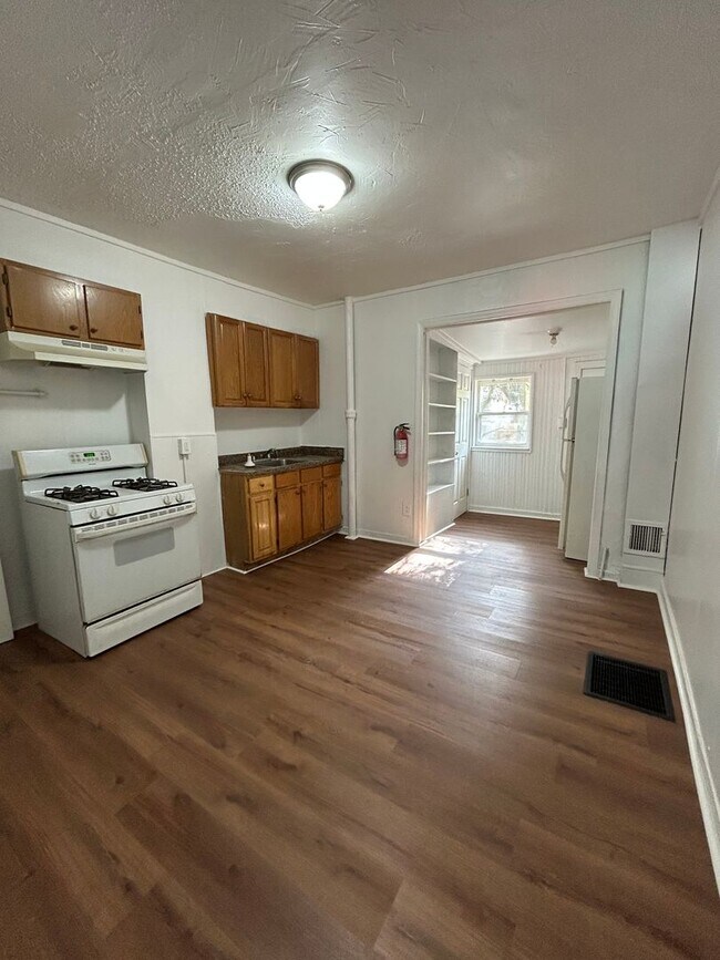 Photo - 2 bed 1 bath freshly renovated