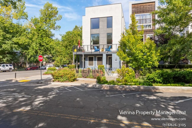 Building Photo - 430 11th St Rental