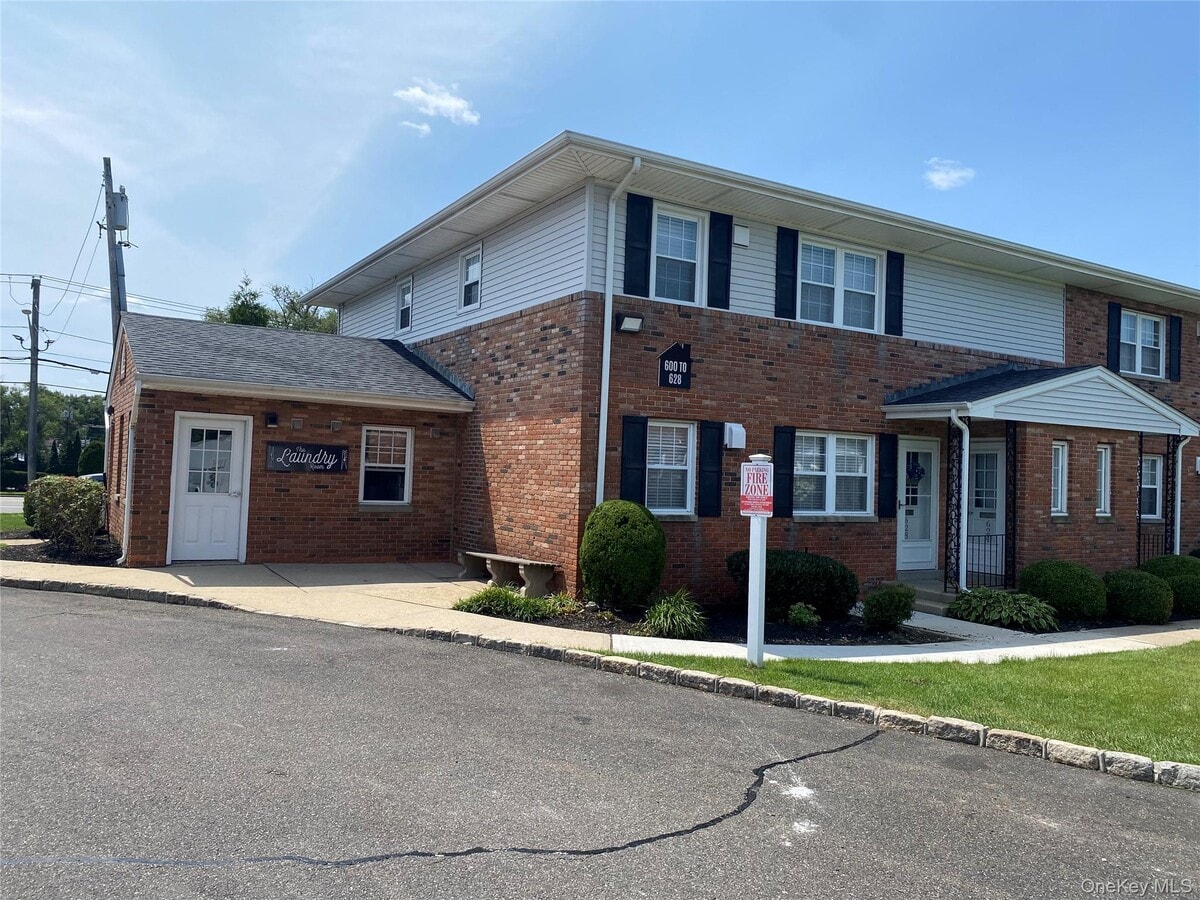 Photo - 212 Kensington Ln