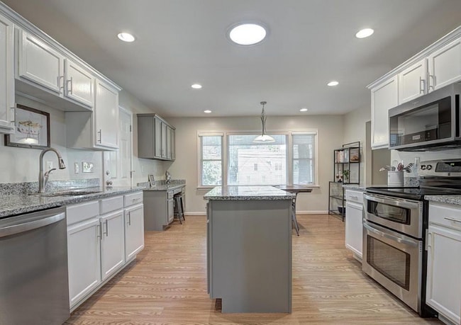 Photo - 3428 Holly Rd