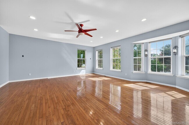Photo - 113 Barr Ln