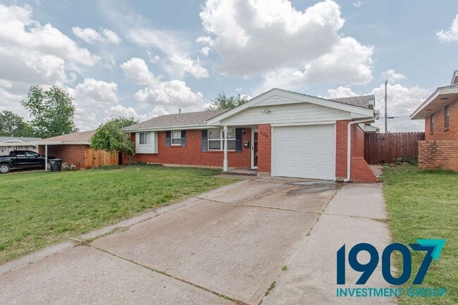 Photo - 704 SW 2nd St
