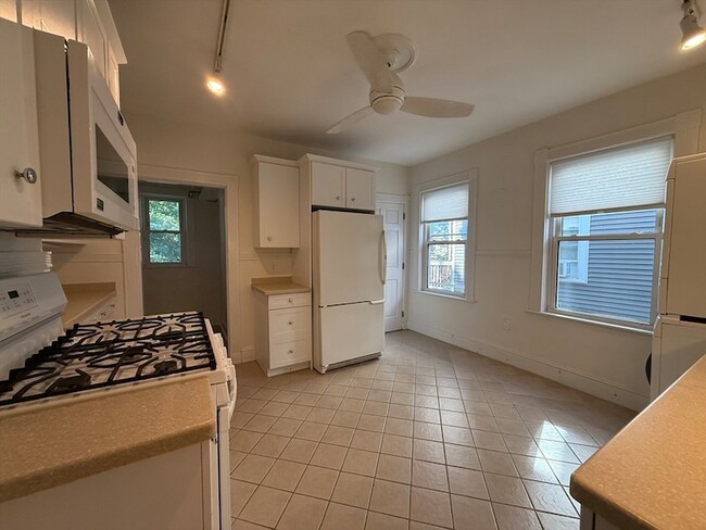 Photo - 10 Grovenor Rd Unit 2