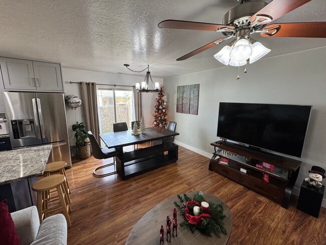 Photo - 822 N 1120 E