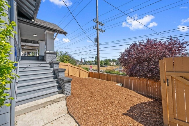 Photo - 4525 5th Ave NE Unidad 1A
