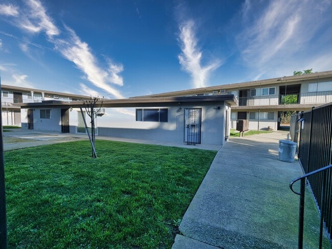 Photo - Orange Grove Apartments