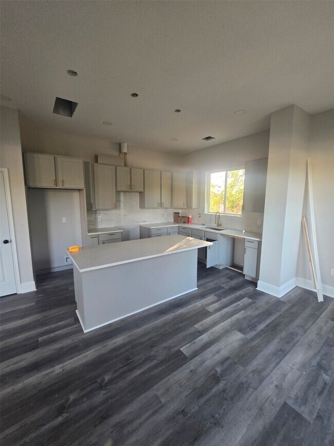 Photo - 2207 Des Chaumes St