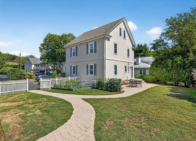 Photo - 39R Twitchell St