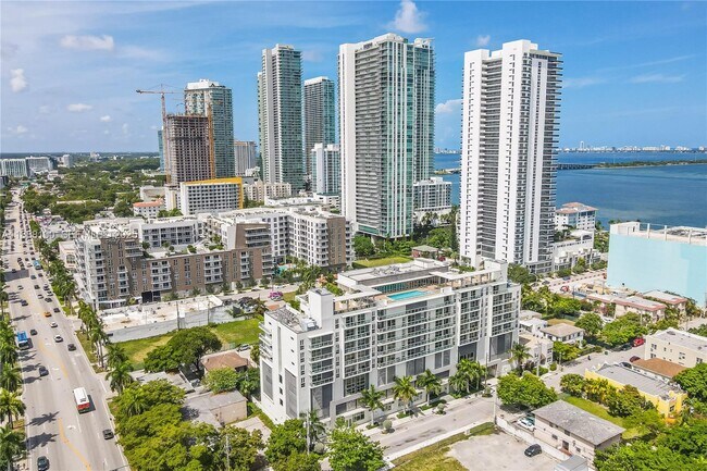 Building Photo - 321 NE 26th St Unit 508