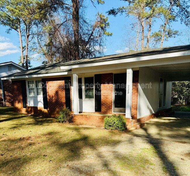 Photo - 225 Woodland Trail