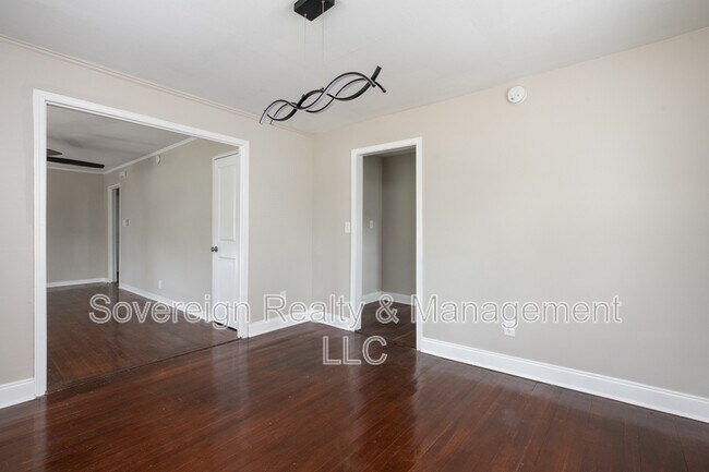 Photo - 1854 Broadwell St SW