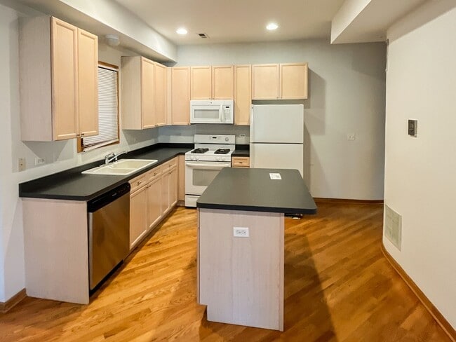 2730 N Wayne Ave Unit 2