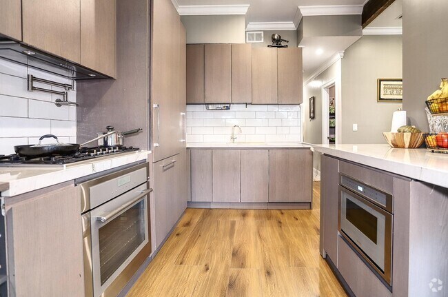 Building Photo - 125 Oak St Unit 1 Rental