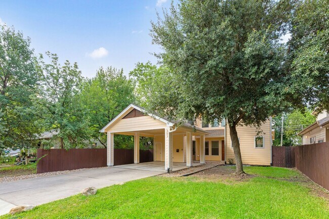 Photo - 303 Zennia St
