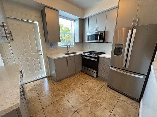 Photo - 411 SW 19th St Unit 1-2