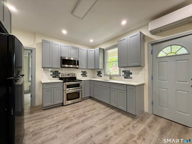 22 Hawthorne Ave
