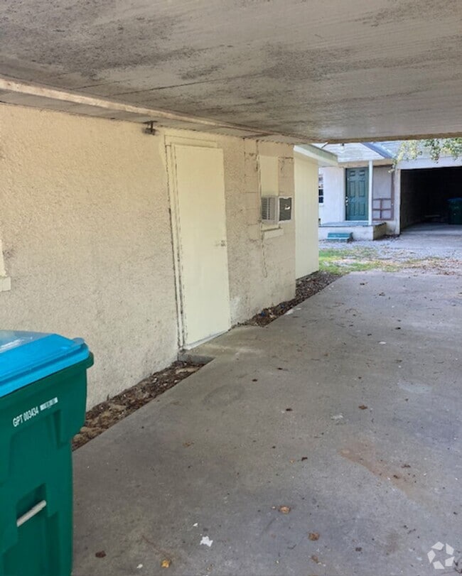 Building Photo - 2209 34th St Unit C Rental