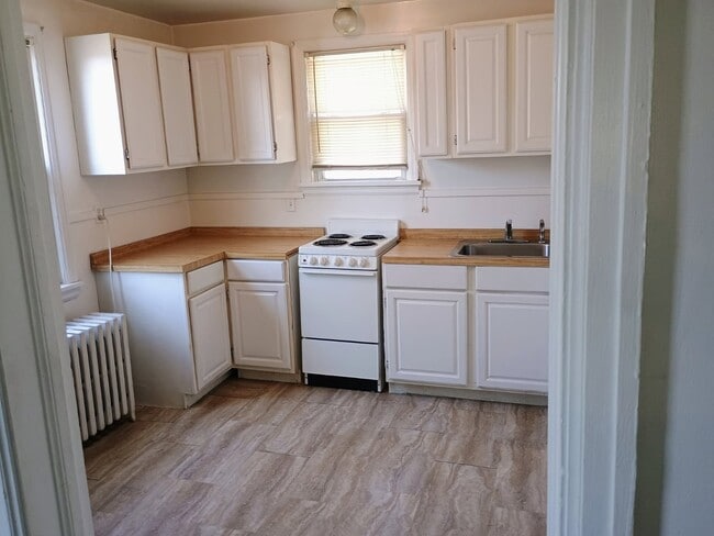 807-807 Bedford St Unit 805 Rear Unit