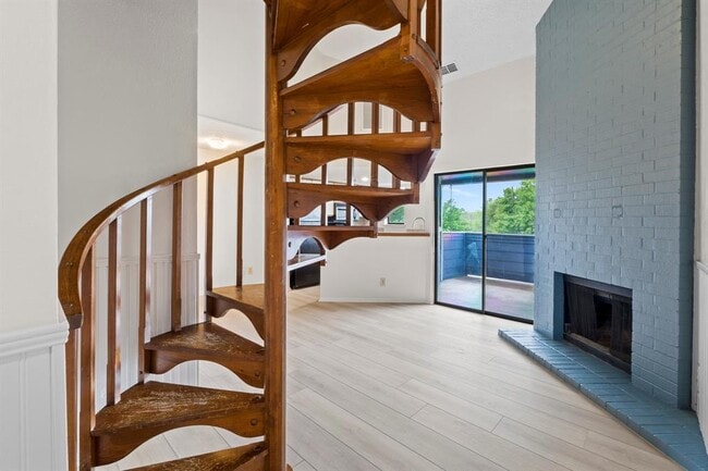 Building Photo - 2500 Burleson Rd Unit 221