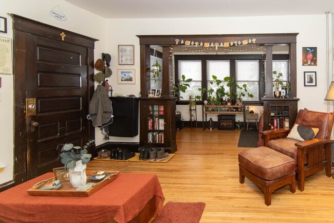 Building Photo - 419 W Franklin Ave Unit 1