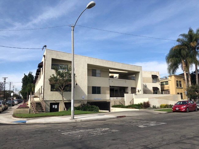 2001 Grismer Avenue - Grismer Apartments