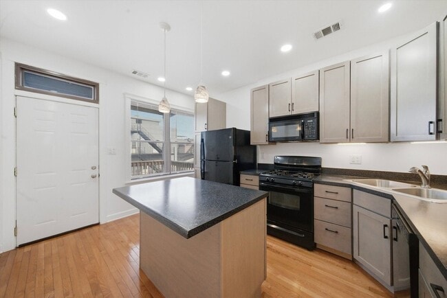 Photo - 2908 W Palmer St Unit 3