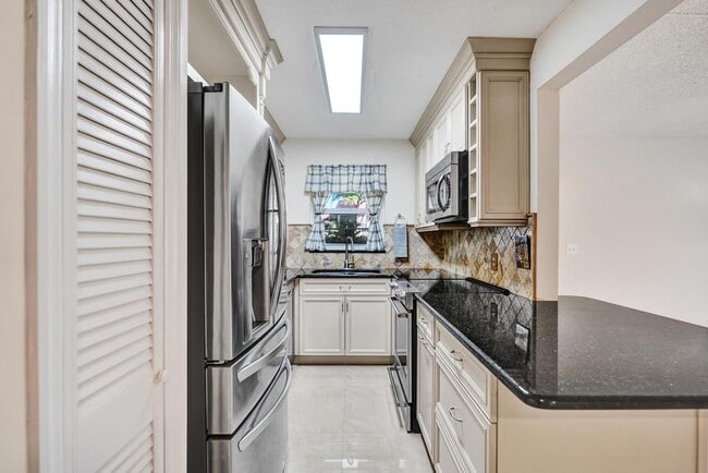 Photo - 1050 NW 13th St Unit 193d