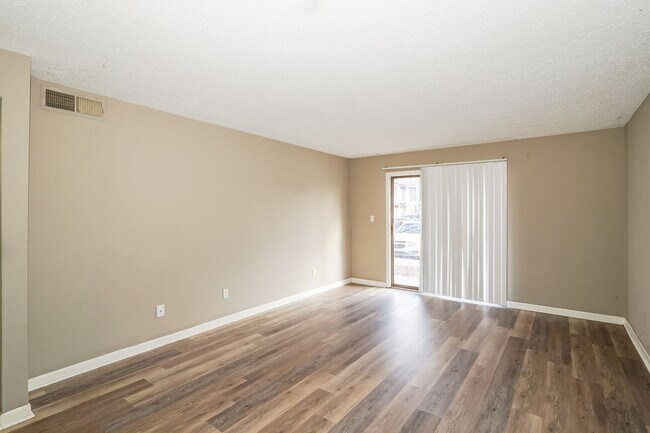 Photo - River Woods Apartments