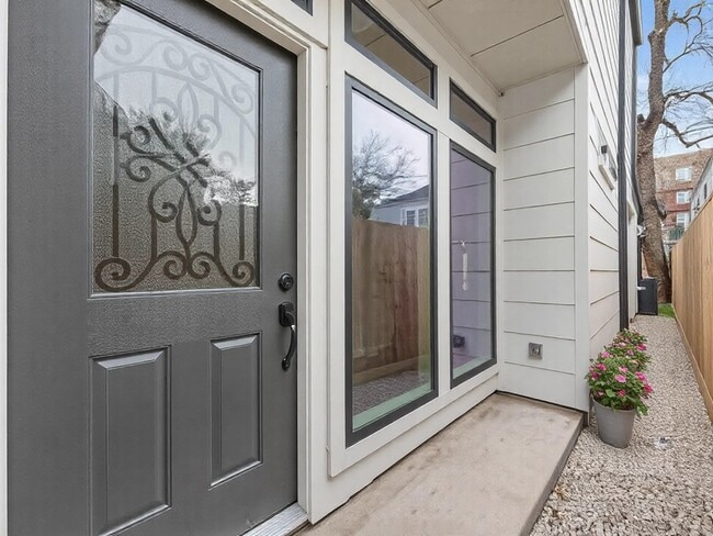 Photo - 1319 W Bell St