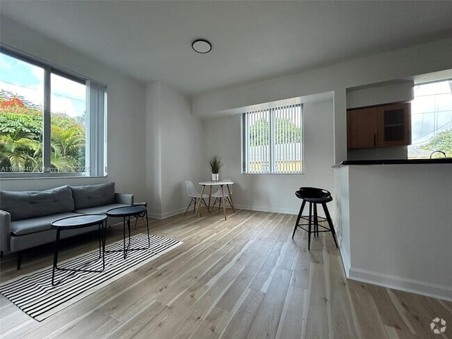 Building Photo - 2142 Van Buren St Rental
