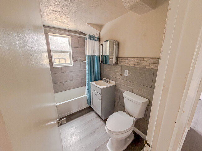 Photo - 1919 Hugur Ave